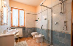 Kúpeľňa v ubytovaní 3 Bedroom Beautiful Home In Marliana