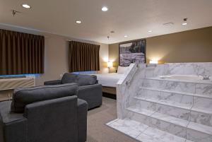 Super 8 by Wyndham Kamloops On The Hill的休息区