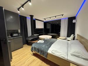 Postel nebo postele na pokoji v ubytování Selmidis Diamond - Luxury View Cottage & Sauna
