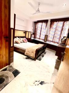 Postel nebo postele na pokoji v ubytování House Of Comfort Delhi
