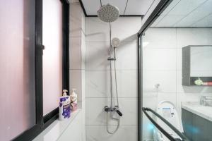 a bathroom with a shower and a sink at 上海柠檬汁民宿 Shanghai lemon juic B&B-Shanghai Lemon Deluxe Room 外滩南京西路步行街 in Shanghai +37 photos