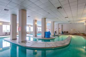 Bazén v ubytování Park Tower Inn nebo v jeho okolí