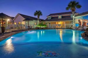 Bazén v ubytování Coastal Vibe by AvantStay Sunset at the Pool and Playscape nebo v jeho okolí
