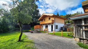 Το κτήριο όπου στεγάζεται  η παραθεριστική κατοικία