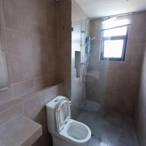 Bilik mandi di TimurBay Seafront Residence & Suits