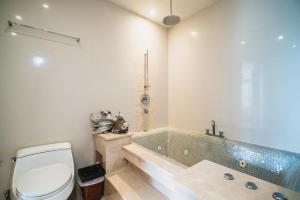 A bathroom at Bright beachfront retreat in Bang Tao
