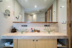 A bathroom at Bright beachfront retreat in Bang Tao