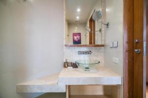 A bathroom at Bright beachfront retreat in Bang Tao