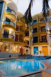 Bazén v ubytování Jolly Panda Resort Goa nebo v jeho okolí