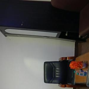 TV a/nebo společenská místnost v ubytování Golden mount residency