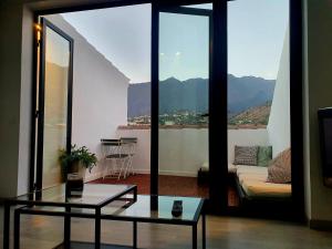a living room with a couch and a glass table at Vivienda Vacacional Fidencia in Los Llanos de Aridane