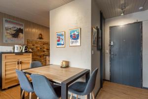 Kuchyň nebo kuchyňský kout v ubytování DIFY Grand Soleil - Courchevel 1650
