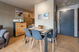 Kuchyň nebo kuchyňský kout v ubytování DIFY Grand Soleil - Courchevel 1650