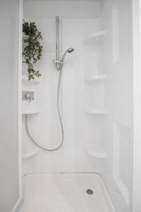 A bathroom at Club del Sole Marina Romea Easy Camping Village