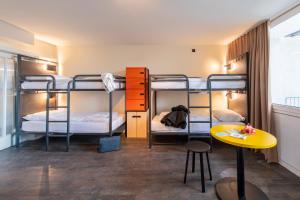 Postel nebo postele na pokoji v ubytování MEININGER Hotel München Zentrum