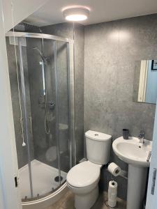 Ванная комната в Sunrise View Flat 1 +18 фотографий