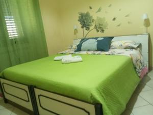 a bed with two towels on top of it at La Corte dei Morra in Venafro