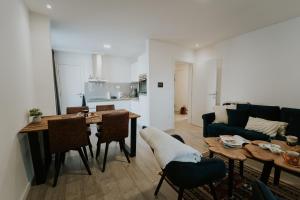 Η κουζίνα ή μικρή κουζίνα στο Dila Apartment