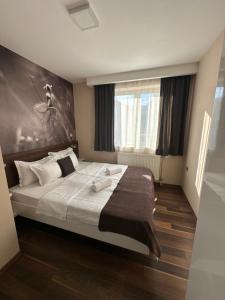 Postel nebo postele na pokoji v ubytování Garni Hotel Niš City View