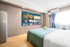 Postel nebo postele na pokoji v ubytování Xi'an Yongning Apartment Hotel