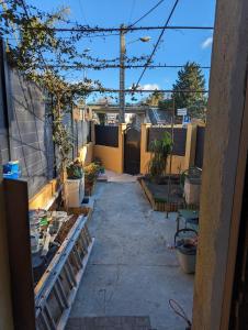 a backyard yard with plants and a fence at Petit LOFT Jardin Terrasse Climatisation WI FI Parking public gratuit in Elne