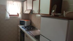 A kitchen or kitchenette at Trulli da Rosy