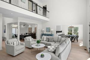 Χώρος καθιστικού στο Knotty Pines by AvantStay Lake Views Renovated