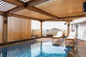 Bazén v ubytování Atria Hotel Gading Serpong nebo v jeho okolí