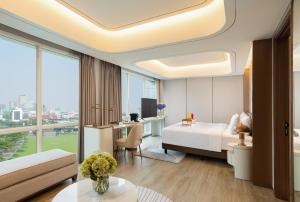 TV a/nebo společenská místnost v ubytování Atria Hotel Gading Serpong