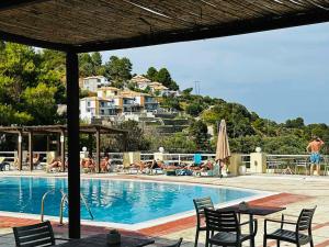 Bazén v ubytování Kanapitsa Mare Hotel nebo v jeho okolí