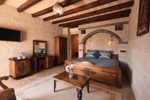 A television and/or entertainment centre at Cappadocia Inn Cave Hotel