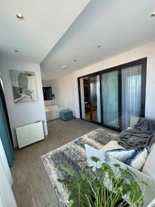 Kuchyň nebo kuchyňský kout v ubytování Korpa Deli Rooms SPA