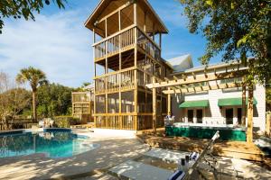 Πισίνα στο ή κοντά στο Raven by AvantStay Entertainers Dream w Pool Hot Tub Game Room 9 BRs