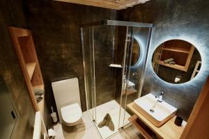 Vannituba majutusasutuses Chalet Schwendiboden +28 fotot