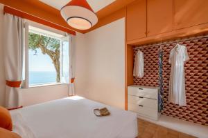 Postel nebo postele na pokoji v ubytování AMORE RENTALS - Villa Jacaranda + 87 fotografií