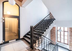 Zdjęcie z galerii obiektu Apartament z osobną sypialnią w pięknej kamienicy w centrum we Wrocławiu