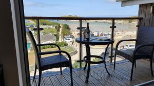 Balkón nebo terasa v ubytování 6 Porth Sands Newquay Cornwall Luxury with Sea Views