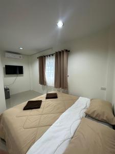 Ένα ή περισσότερα κρεβάτια σε δωμάτιο στο As-Safa Inn +5 φωτογραφίες