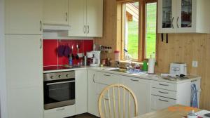 Kuchyň nebo kuchyňský kout v ubytování Kópareykir Cottage + 20 fotografií