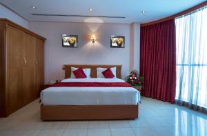 Ένα ή περισσότερα κρεβάτια σε δωμάτιο στο Al Madina Suites Doha