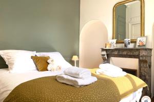 Postel nebo postele na pokoji v ubytování Le Crosne - Parking - Prestige - Calm