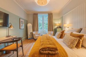Ein Sitzbereich in der Unterkunft Pine Trees Hotel Pitlochry