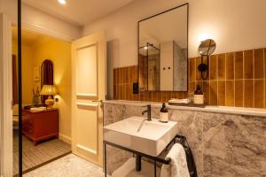 Ein Badezimmer in der Unterkunft Pine Trees Hotel Pitlochry
