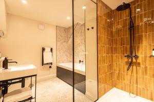 Ein Badezimmer in der Unterkunft Pine Trees Hotel Pitlochry