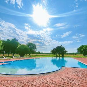 Bazén v ubytování Agriturismo borgo del mincio nebo v jeho okolí