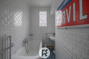 Et badeværelse på R'Apparts T3 Les Elfes + 11 billeder