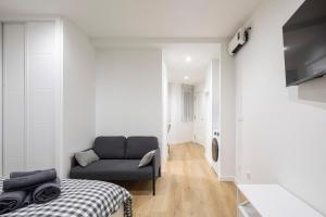 a bedroom with a bed and a couch in a room at Garo in Vigo