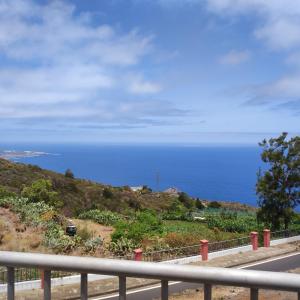 a view of the ocean from the side of a road at Duplex Elegant in Genovés