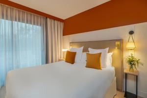 Postel nebo postele na pokoji v ubytování Hôtel Arcanse by Inwood Hotels