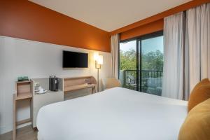 Postel nebo postele na pokoji v ubytování Hôtel Arcanse by Inwood Hotels
